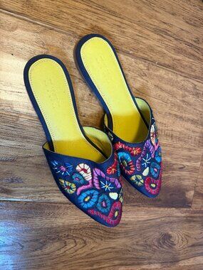Zyne Mule - beautifully embroidered! (size 41)